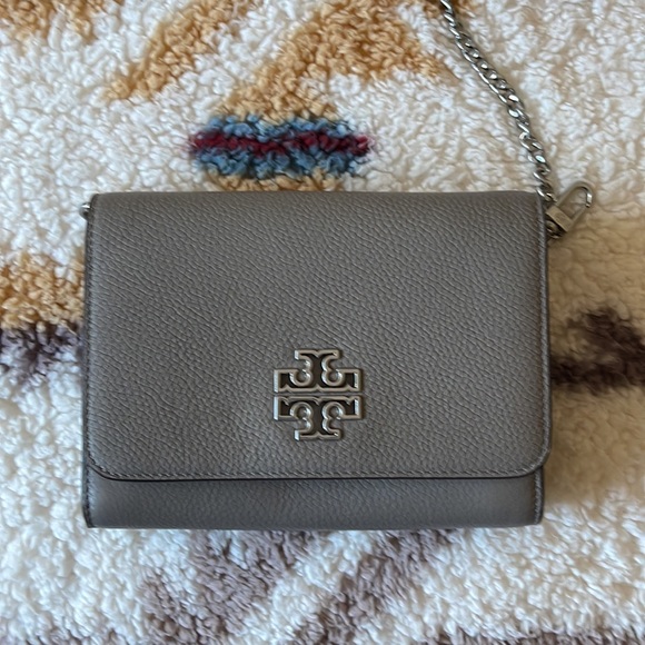 Tory Burch Britten Chain Wallet- only used a few times - Picture 4 of 12